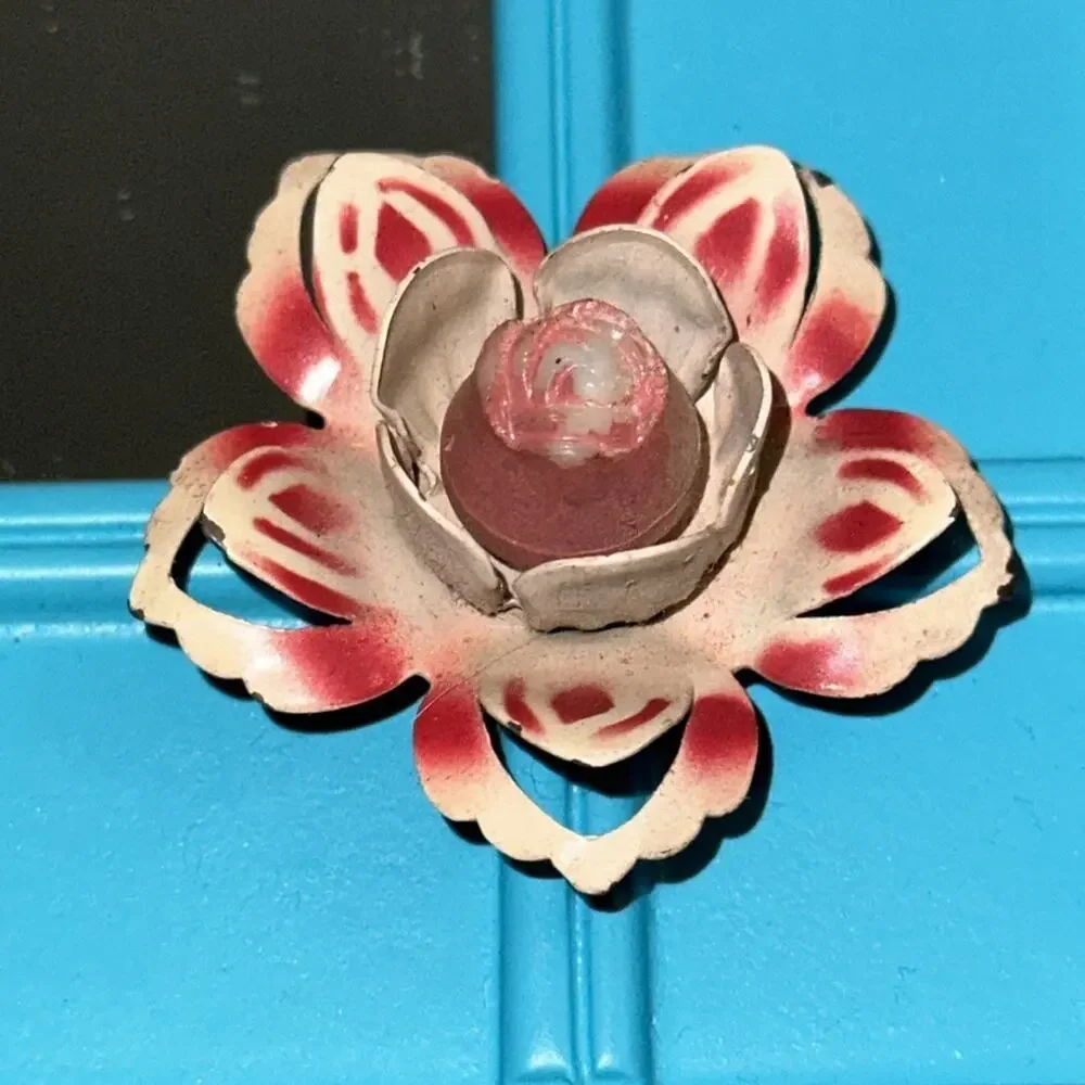 Cute Accent Mirror with Antique Floral Accents